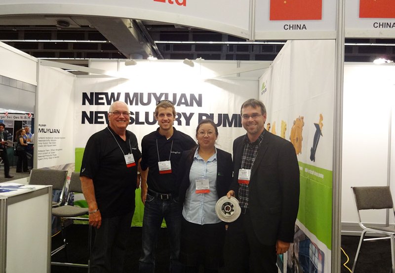 Photo d'exposition avec les clients