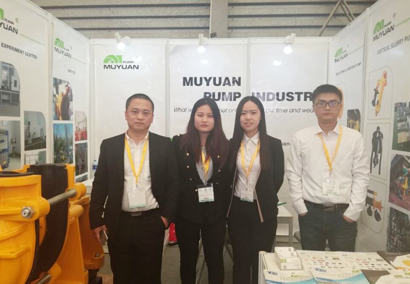 Photo de groupe en exposition