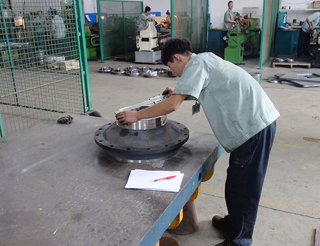 inspection des dimensions à la table de test